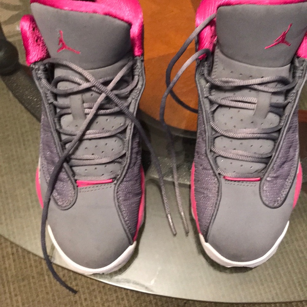 Grey and pink Jordan’s size 5